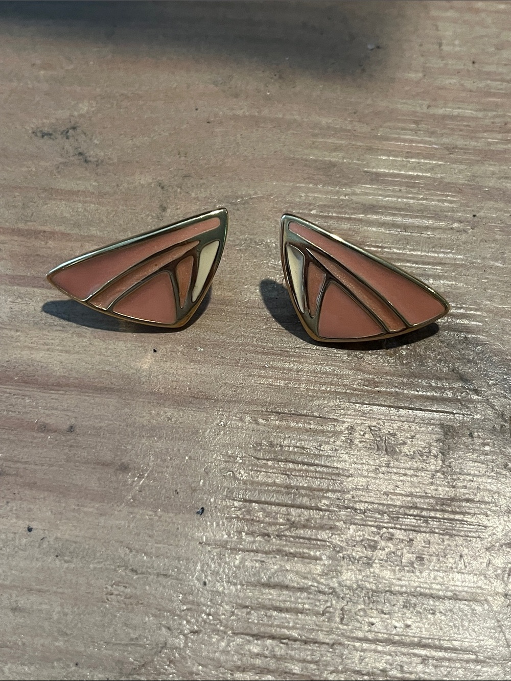 Trifari Vintage Gold-Tone Coral and Cream Enamel Triangle clip-on Earrings
